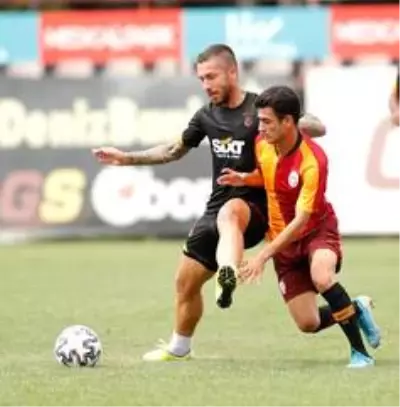 Galatasaray, U19 Takımı'nı 6-2 mağlup etti Galatasaray, U19 Takımı'nı 6-2 mağlup etti