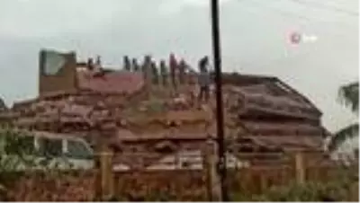 - Hindistan'da 5 katlı bina çöktü- En az 60 kişi enkaz altında kaldı - Hindistan'da 5 katlı bina çöktü- En az 60 kişi enkaz altında kaldı