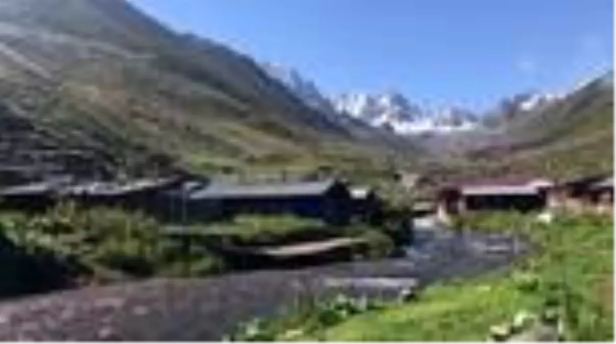 Kaçkar Dağları'na ağustosta kar yağdı