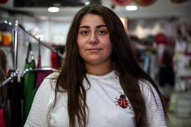 Müşteri gibi gelip mağaza çalışanı kadını taciz etti! O anlar kamerada