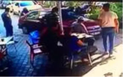 Saç tokasıyla kapısını açtıkları otomobili çalan sevgililer yakalandı Saç tokasıyla kapısını açtıkları otomobili çalan sevgililer yakalandı