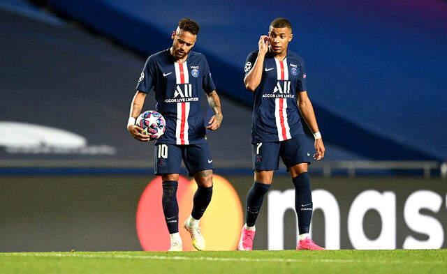 Şampiyonlar Ligi'ni kaybeden PSG'nin yıldız futbolcusu Neymar, gözyaşlarını tutamadı Şampiyonlar Ligi'ni kaybeden PSG'nin yıldız futbolcusu Neymar, gözyaşlarını tutamadı
