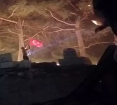 Şehidin Türk Bayrağını ve Kur'an-ı Kerimleri alevlere teslim etmediler Şehidin Türk Bayrağını ve Kur'an-ı Kerimleri alevlere teslim etmediler