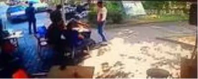 Sevgilisinin ittiği arabayı düz kontak yaparak kaçırdı Sevgilisinin ittiği arabayı düz kontak yaparak kaçırdı
