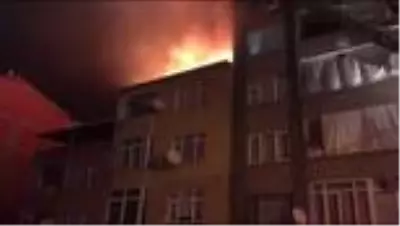 Son dakika haberi | Şişli'de gecekondudan 3 binaya sirayet eden yangın söndürüldü Son dakika haberi | Şişli'de gecekondudan 3 binaya sirayet eden yangın söndürüldü