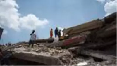 Son Dakika: Hindistan'da bina çöktü! Enkaz altında 90 kişi mahsur kaldı Son Dakika: Hindistan'da bina çöktü! Enkaz altında 90 kişi mahsur kaldı