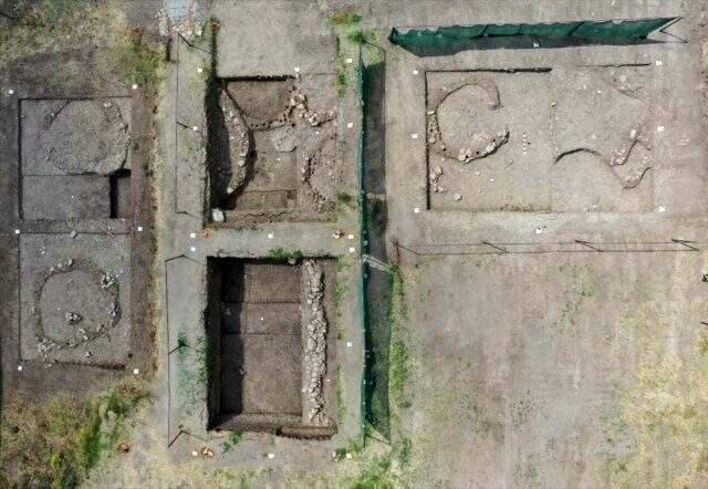 Apartman bahçesindeki kazıda 8 bin 500 yıllık insan iskeleti bulundu