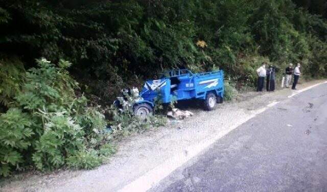 Bartın'da tarım aracının devrilmesi sonucu 1 kişi hayatını kaybetti, 5 kişi yaraladnı