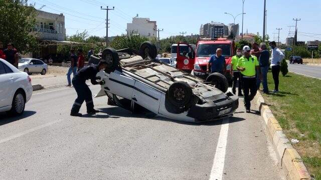 Eşeğe çarpmamak isteyen sürücü canından oluyordu