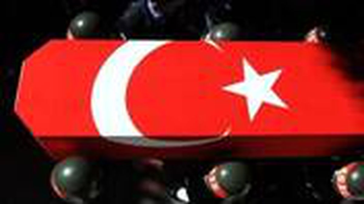 Hakkari'deki tatbikat ile Mersin'deki kazada 2 askerimiz şehit oldu