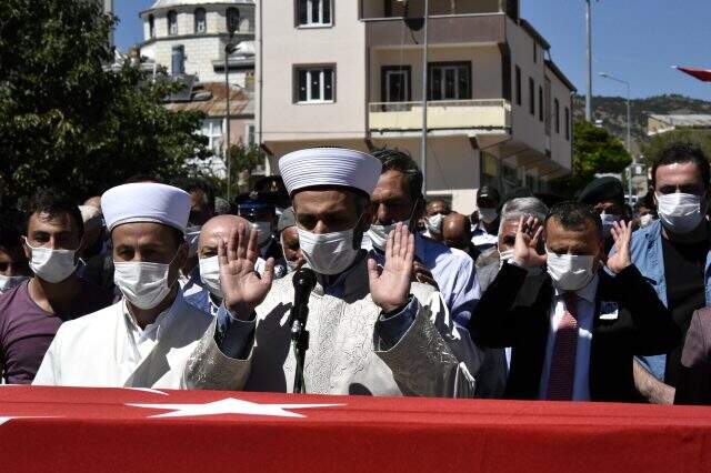 Şehit babasının cenazede söylediği sözler herkesi duygulandırdı