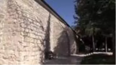 Ata yadigarı camilerden depremin izleri siliniyor