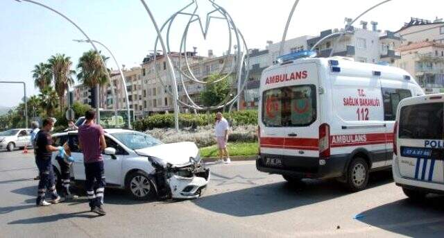 Başına gelmeyen kalmadı! Motosikleti devrildi, hastaneye götürülürken de ambulans kaza yaptı