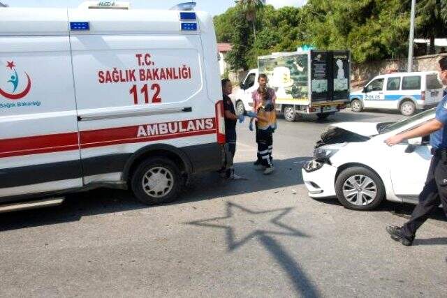 Başına gelmeyen kalmadı! Motosikleti devrildi, hastaneye götürülürken de ambulans kaza yaptı