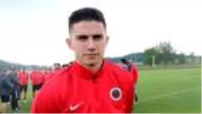 Berat Özdemir, Galatasaray'a transfer olmak için geliyor Berat Özdemir, Galatasaray'a transfer olmak için geliyor
