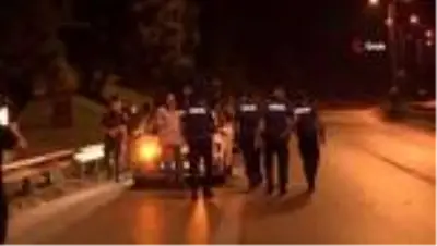 Son dakika 3. sayfa: Kartal'da yangına müdahale etmeye çalışan itfaiye personeline ateş açtılar: 1 yaralı Son dakika 3. sayfa: Kartal'da yangına müdahale etmeye çalışan itfaiye personeline ateş açtılar: 1 yaralı