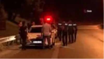 Son dakika 3. sayfa: Kartal'da yangına müdahale etmeye çalışan itfaiye personeline ateş açtılar: 1 yaralı Son dakika 3. sayfa: Kartal'da yangına müdahale etmeye çalışan itfaiye personeline ateş açtılar: 1 yaralı