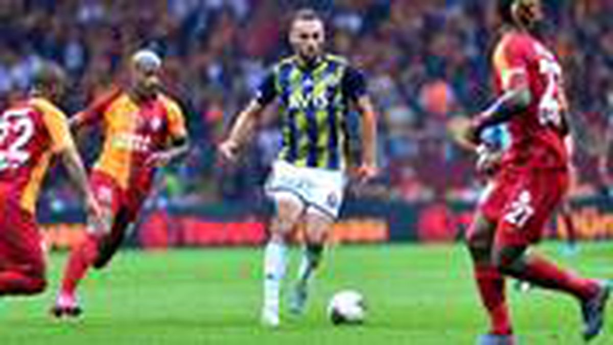 Süper Lig'in ilk yarısındaki 2 derbi, pandemi nedeniyle seyircisiz oynanacak
