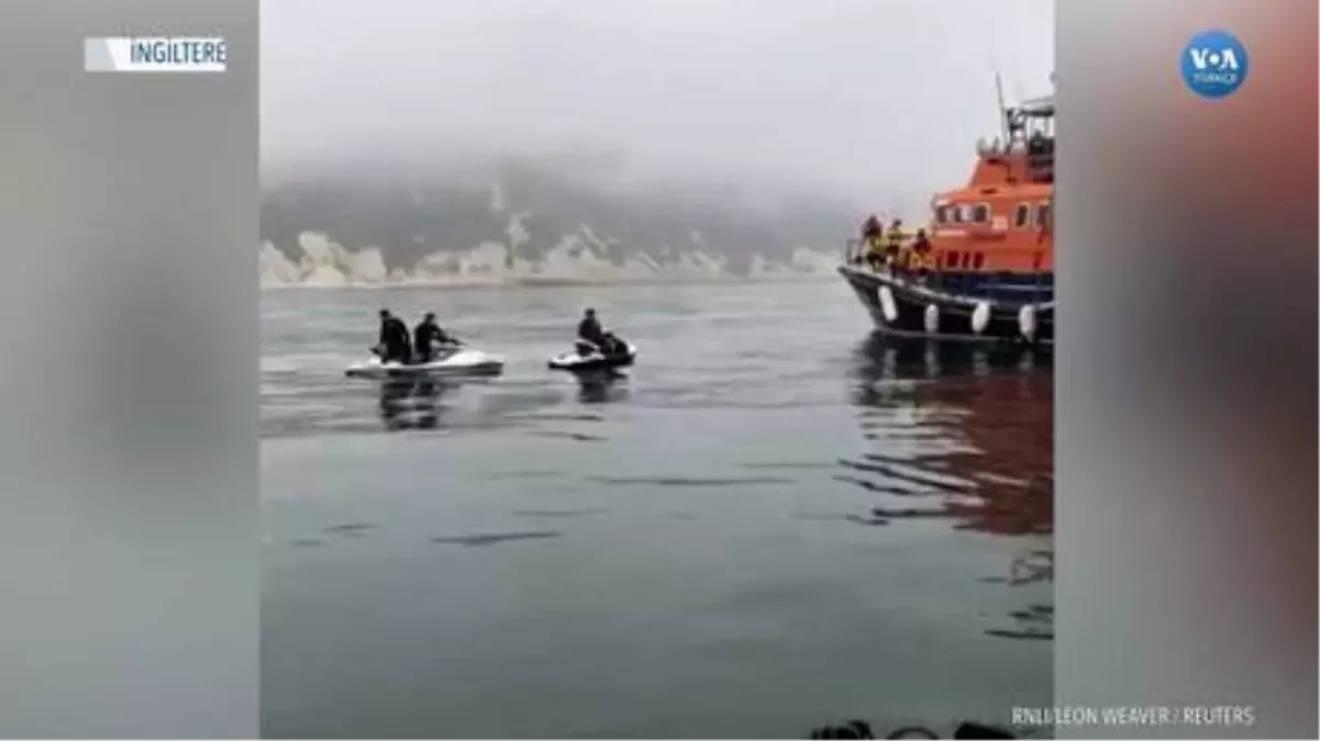 Yunusların Jet Skilerle Sevimli Şakalaşması