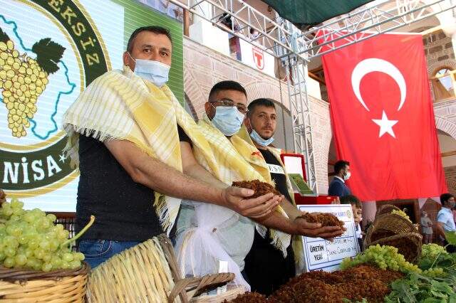 Bakan Pakdemirli'nin açıkladığı kuru üzüm alım fiyatı üreticiyi sevindirdi