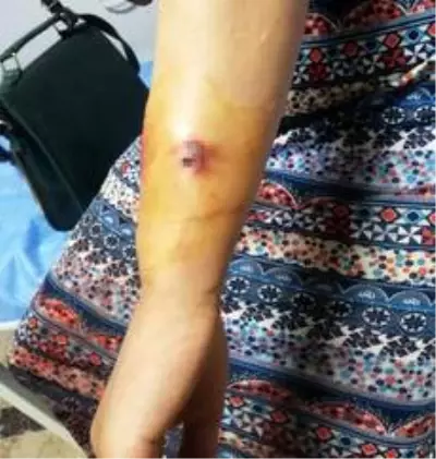 Çocuklarının gözü önünde karısını öldüresiye darp edip pencereden atmaya kalktı Çocuklarının gözü önünde karısını öldüresiye darp edip pencereden atmaya kalktı