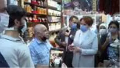 İYİ Parti Genel Başkanı Akşener Üsküdar'da esnafı ziyaret etti
