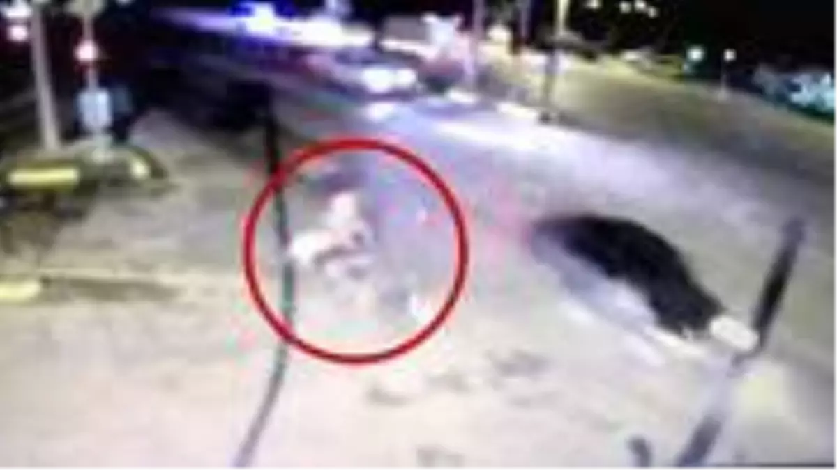 Kırmızı ışık ihlali felaketi getirdi! Motosikletin havaya savrulduğu anlar kamerada