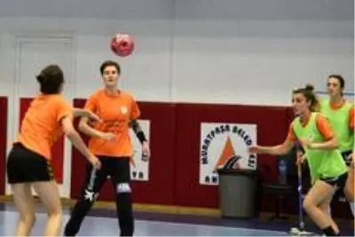 Muratpaşa Belediyespor kadın hentbol takımı yeni sezon hazırlıklarını sürdürüyor Muratpaşa Belediyespor kadın hentbol takımı yeni sezon hazırlıklarını sürdürüyor