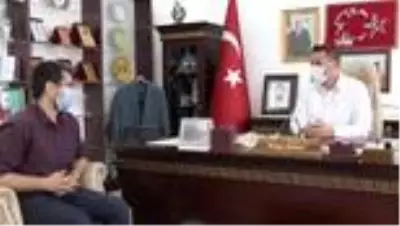 Pazarcı tezgahında Tıp Fakültesini kazandığını öğrenmişti, mütevaziliği ile dikkat çekti Pazarcı tezgahında Tıp Fakültesini kazandığını öğrenmişti, mütevaziliği ile dikkat çekti