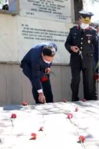 Son dakika haberi... Afyonkarahisar'daki Anıtkaya Şehitliği'nde anma töreni Son dakika haberi... Afyonkarahisar'daki Anıtkaya Şehitliği'nde anma töreni