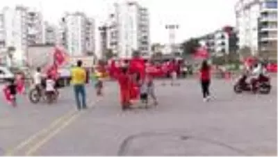 Antalyalılar, 30 Ağustos Zafer Bayramı etkinliklerinde mobil konserlerle coştu