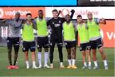 Atakan Üner, Beşiktaş'ta ilk idmanına çıktı Atakan Üner, Beşiktaş'ta ilk idmanına çıktı