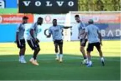 Atakan Üner, Beşiktaş'ta ilk idmanına çıktı Atakan Üner, Beşiktaş'ta ilk idmanına çıktı