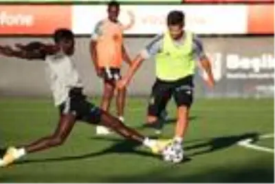 Atakan Üner, Beşiktaş'ta ilk idmanına çıktı Atakan Üner, Beşiktaş'ta ilk idmanına çıktı