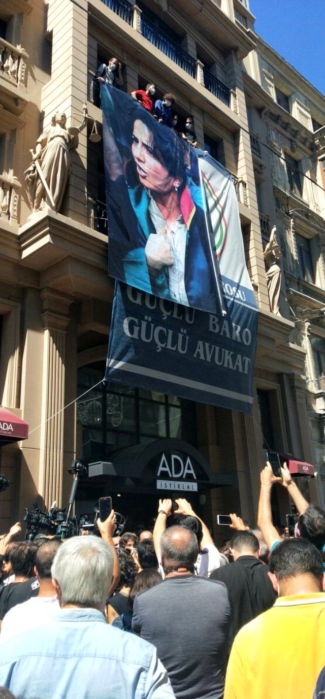 Bakan Soylu, Ebru Timtik'in fotoğrafını asan İstanbul Barosu'na çok sert çıktı: Yazıklar olsun