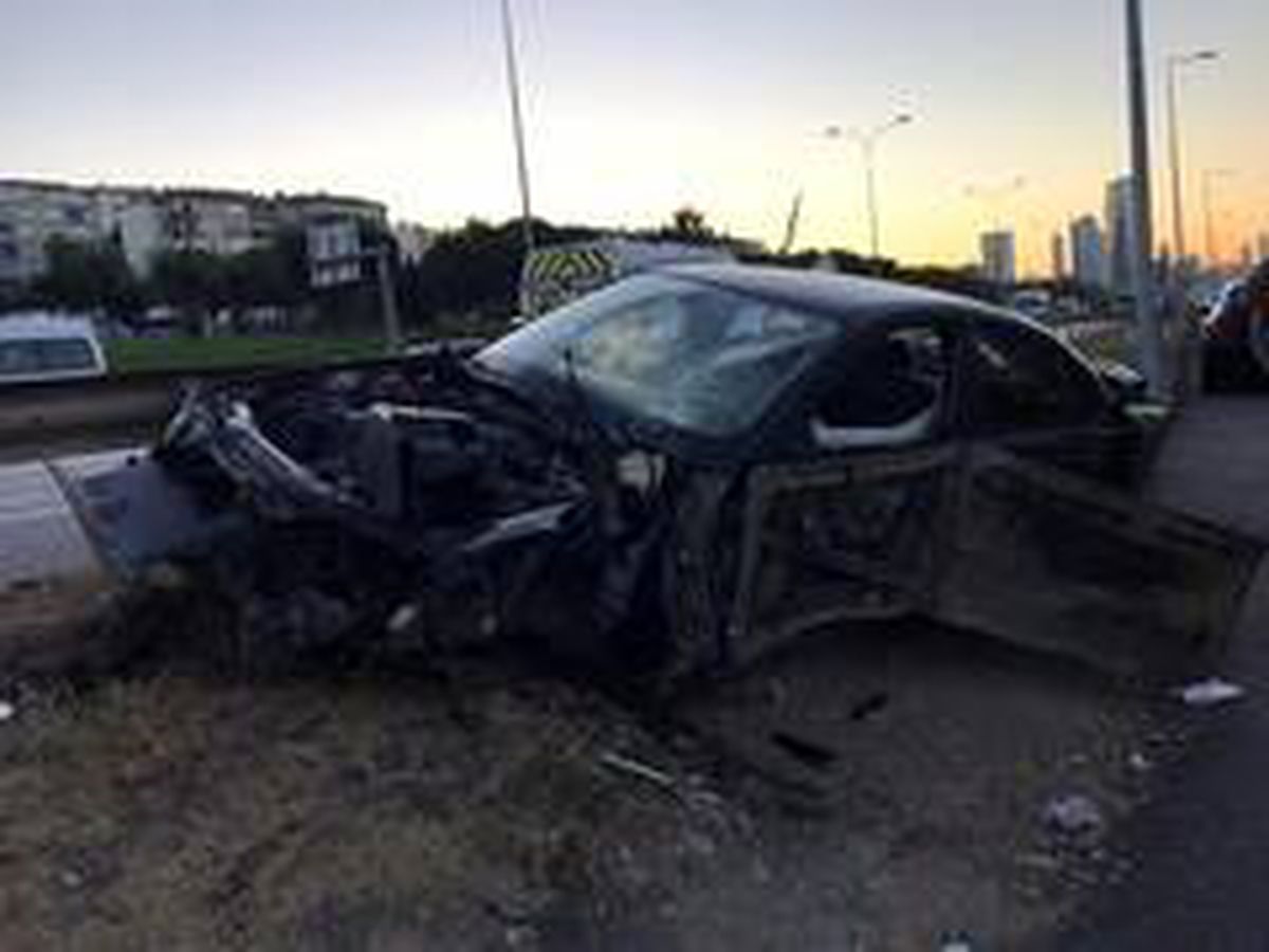 Yan yola uçan sürücü TIR'a çarptı, 2 kişi yaralandı