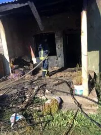Van'da çıkan yangında eşyalar kül olurken, bir tek Kur'an-ı Kerim'in yanmaması büyük şaşkınlık yarattı