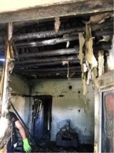 Van'da çıkan yangında eşyalar kül olurken, bir tek Kur'an-ı Kerim'in yanmaması büyük şaşkınlık yarattı