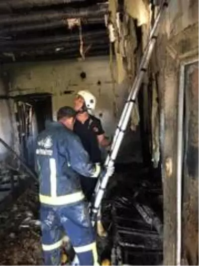 Van'da çıkan yangında eşyalar kül olurken, bir tek Kur'an-ı Kerim'in yanmaması büyük şaşkınlık yarattı