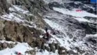 Kaçkar Dağı'nın zirvesine Türk bayrağı astılar Kaçkar Dağı'nın zirvesine Türk bayrağı astılar