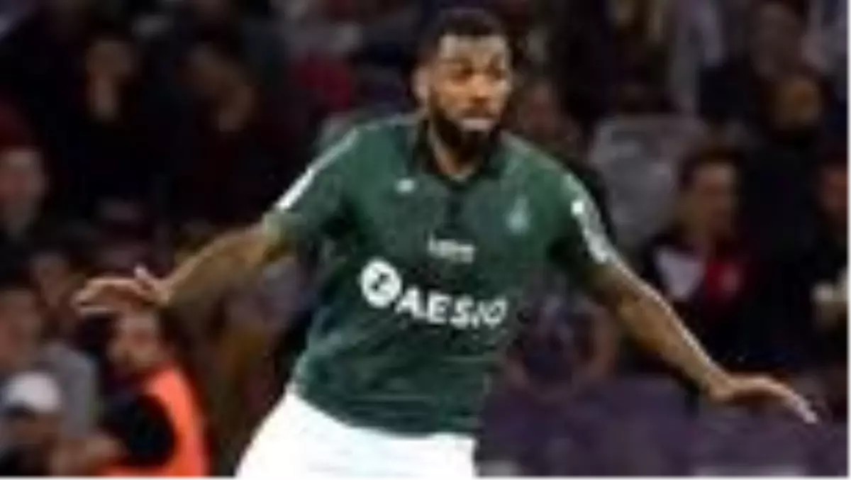 Li M'Vila kimdir? Yann M'Vila kaç yaşında nereli? Li M'Vila hangi pozisyonda oynuyor? Li M'Vila hangi takımlarda oynadı?