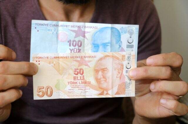 Yozgat'ta yaşayan genç, hatalı basım 100 ve 50 lirayı 50 bin liraya satışa çıkardı