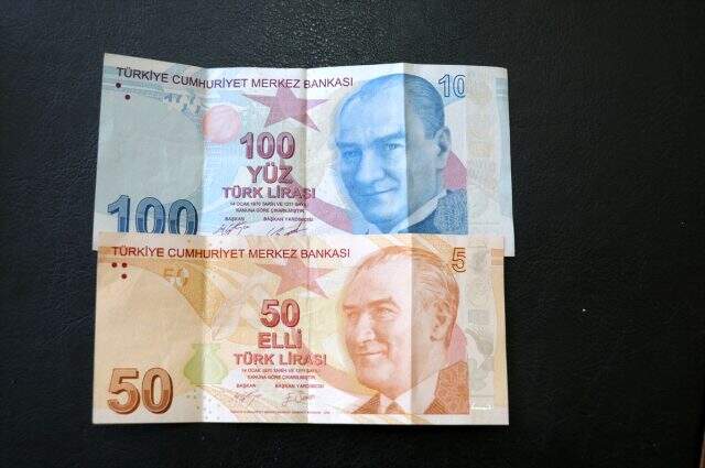Yozgat'ta yaşayan genç, hatalı basım 100 ve 50 lirayı 50 bin liraya satışa çıkardı