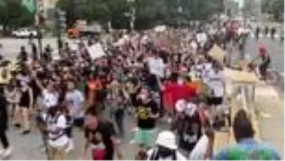 - ABD'de 'dizinizi boynumuzdan çekin' temalı protesto - ABD'de 'dizinizi boynumuzdan çekin' temalı protesto