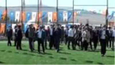 AK Parti ilçe kongresi pandemi nedeniyle halı sahada yapıldı AK Parti ilçe kongresi pandemi nedeniyle halı sahada yapıldı