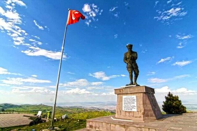 Başkomutan Tarihi Milli Parkı nerededir? Kocatepe Atatürk Anıtı ve Kitabesi anlamı ve önemi nedir? Başkomutan Tarihi Milli Parkı nerededir? Kocatepe Atatürk Anıtı ve Kitabesi anlamı ve önemi nedir?