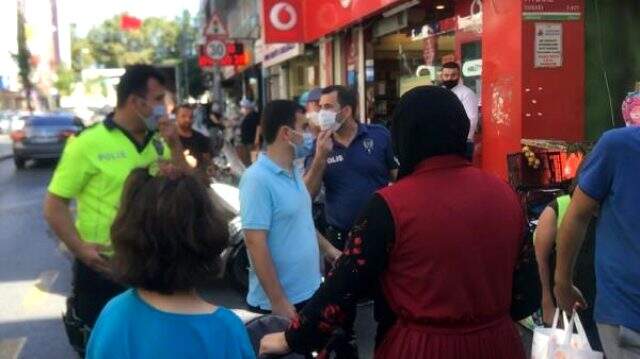 Çevirmeden kaçmak isteyen minibüs şoförü, daldığı ara sokakta bebek arabasına çarptı