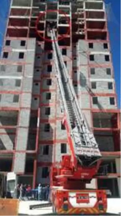 İnşaatın 14'üncü katından düşen işçiyi, güvenlik fileleri kurtardı