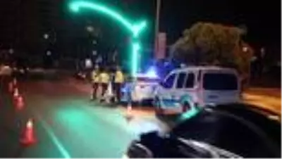İzmir'de minibüse çarpan motosikletin sürücüsü öldü İzmir'de minibüse çarpan motosikletin sürücüsü öldü