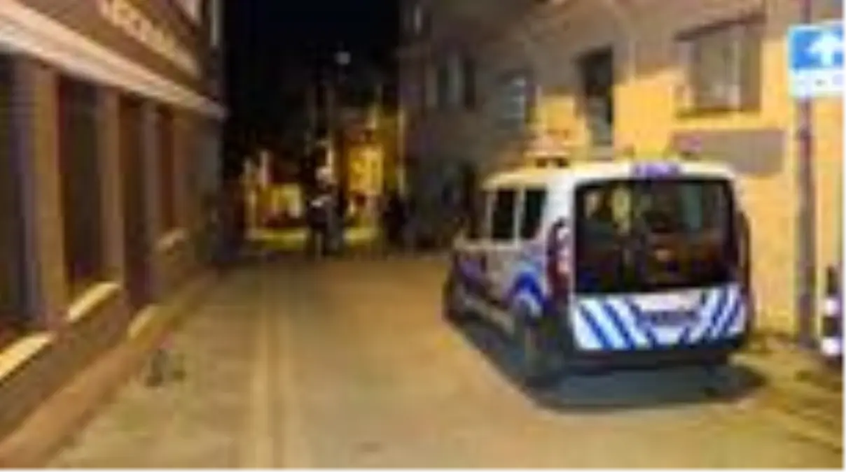 Kartal'da evindeki kadını öldüren bir kişi hayatına son verdi